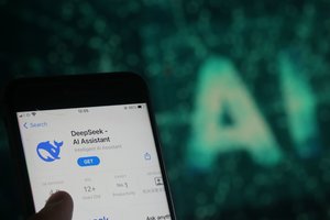 Rinkose „DeepSeek“ sukėlus šoką, paklausė, ką apie varžovą mano „ChatGPT“