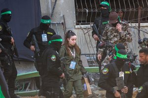„Hamas“ nurodė trijų įkaitais laikomų izraeliečių, kuriuos ketinama paleisti šeštadienį, vardus