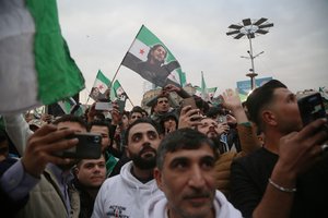 Naujoji Sirijos valdžia teigia suėmusi B. al Assado pusbrolį, organizavusį 2011 m. represijas