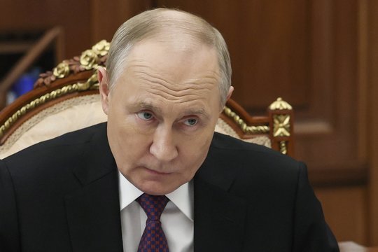 V. Putinas davė leidimą bankui „Goldman Sachs“ pasitraukti iš Rusijos