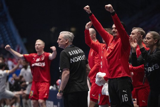 Čempionišką veidą parodę Danijos rankininkai vėl pateko į pasaulio pirmenybių finalą