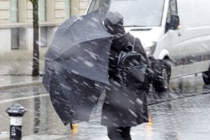 Lietuvą užgrius orų permainos: smarkiai atvės, vietoje lietaus pažirs snaigės bei šlapdriba