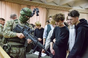 17-čiams – karo prievolės ir sveikatos patikros pokyčiai: tai privalo padaryti per mėnesį nuo gimtadienio