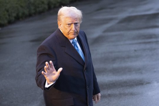 Iš D. Trumpo – žinia dėl antskrydžių Somalyje: JAV kariuomenė atakavo „Islamo valstybės“ kovotojus