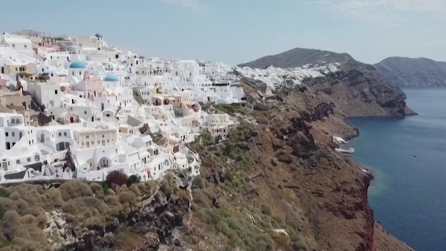 Turistų pamėgtą Graikijos Santorino salą supurtė serija žemės drebėjimų: gyventojai raginami laikytis saugumo priemonių