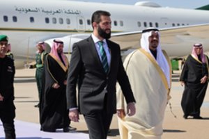 Sirijos pereinamojo laikotarpio prezidentas atvyko į Saudo Arabiją pirmojo užsienio vizito