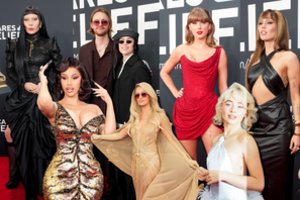 Prestižiniuose „Grammy“ apdovanojimuose – akį traukiantys įvaizdžiai: raudonuoju kilimu žengė garsiausi planetos veidai