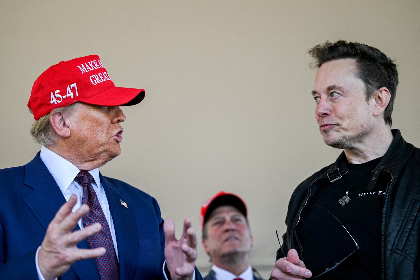 D. Trumpas ir E. Muskas.
