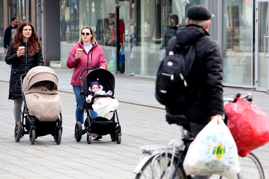 Nors gyventojų Lietuvoje padaugėjo, prognozės liūdnos: skaičius tik mažės