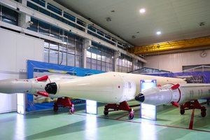 Iranas pristatė naują raketą, galinčią pasiekti Izraelį