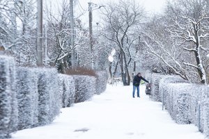 Žiemiški orai nesitrauks: lengvą šaltuką lydės snaigės, vietomis – plikledis