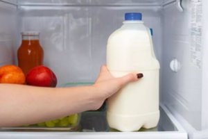 Klaida, kurią daro 99 proc. žmonių: patikrinkite, kurioje šaldytuvo vietoje laikote pieną