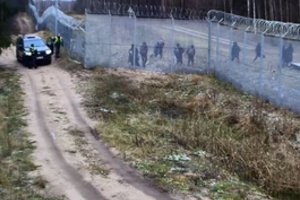 48 galimai Afganistano piliečiai, apsiginklavę žirklėmis koncertinai karpyti, veržėsi į Lietuvą