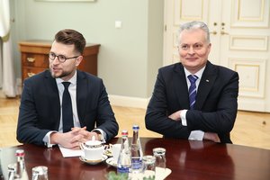Prezidentas susitiks su L. Savicku ir verslo atstovais: aptars gynybos finansavimo šaltinius
