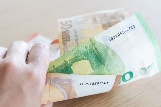 Prezidentūra: palūkanų norma už gyventojų indėlius, skirtus gynybos finansavimui, būtų nustatyta pagal infliacijos rodiklius