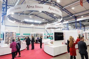 „Alma litera“ svečiai Vilniaus knygų mugėje keliaus istorijos vingiais: Jogailaičių moterys, norvegų pranašystės ir holodomoras