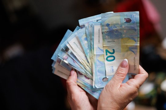 Euro zonos gamintojų kainos gruodį liko nepakitusios