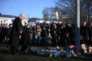 Švedijos karalius ir premjeras apsilankė masinių žudynių vietoje