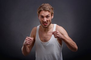 Kodėl sovietmečiu marškinėliai be rankovių buvo vadinami „alkoholička“: išrasti sportininkams ir susiję su smurtu šeimoje