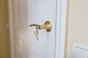 Tris mėnesius pažįstamas nekelia ragelio, neatidaro durų ir nemoka nuomos: jums – blogos žinios