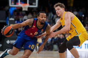 Du kėlinius dar bandęs kabintis „Maccabi“ su R. Jokubaičiu galiausiai buvo sutriuškintas „Barcelona“