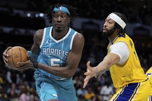„Lakers“ susistiprino jaunu vidurio puolėju