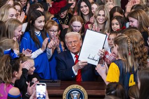 D. Trumpas pasirašė įsakymą, kuriuo translyčiams sportininkams draudžiama dalyvauti moterų sporte