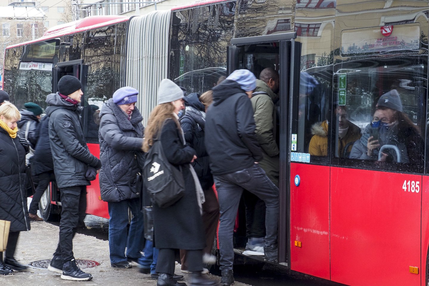 Autobuse kilo jaunuolių muštynės.