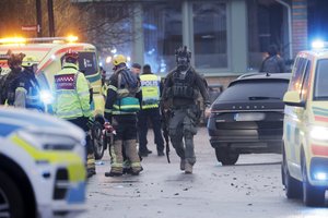 Švedijos mokykloje po žudynių rasti keli ginklai, pranešė policija