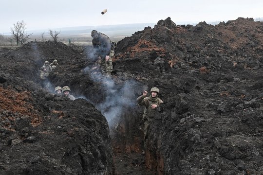 Ukrainiečiai atkakliai laikosi Pokrovsko linijos: nors lėtina rusus, miestas vis dar pavojuje