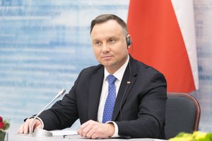 Lenkijos pareigūnai sulaikė buvusį prezidento A. Dudos atstovą spaudai