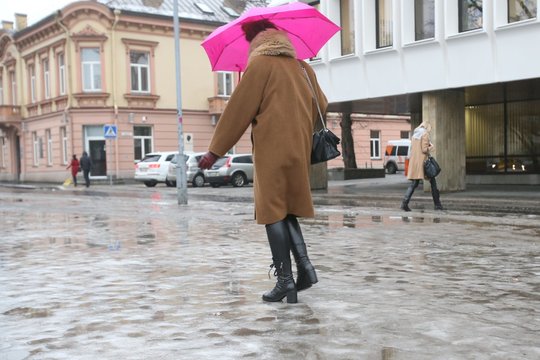 Savaitgalį žiema parodys nagus – formuosis plikledis, sulauksime dviženklio minuso