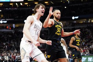 Įspūdingai skrajojusio ir viską dariusio M. Buzelio nepakako – „Bulls“ krito prieš „Warriors“ su J. Butleriu