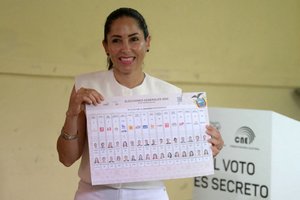 Smurto krečiamas Ekvadoras renka prezidentą