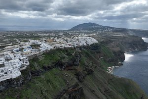 Santorine nesiliauja žemės drebėjimų serija: dauguma gyventojų jau paliko salą