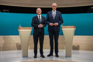 Apklausti žiūrovai mano, kad O. Scholzas laimėjo debatus prieš varžovą F. Merzą