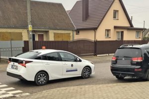 Moksleivių tėvų vairavimo ypatumai sulaukė pareigūnų dėmesio: už tokius pažeidimus gali būti skirta bauda iki 90 eurų