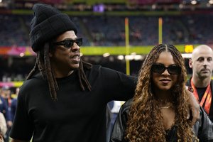 „Super Bowl“ rungtynėse kartu su Jay-Z pasirodžiusi dukra Blue Ivy sukėlė tikrą audrą: atrodė kaip Beyonce dvynė