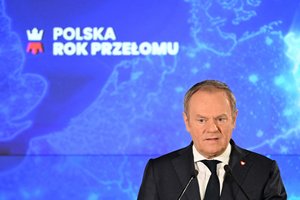 Lenkijos premjeras pristatė investicijų į šalies saugumą planą: planuoja išleisti „rekordinę“ sumą