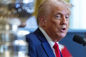 D. Trumpo komanda nurodė JAV vartotojų apsaugos agentūrai sustabdyti veiklą  