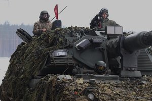 Pirmą kartą Nuolatinės privalomosios pradinės karo tarnybos kariai atliko kovinius šaudymus iš „PzH2000“