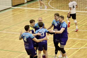 Lietuvos vyrų tinklinio čempionate – lyderių pergalės ir staigmena Raseiniuose