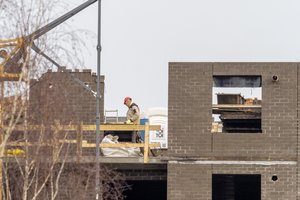 Didžiosios statybos Kaune: iškerta medžius, sumoka baudas, o išlaidas įtraukia į būsto sąmatą