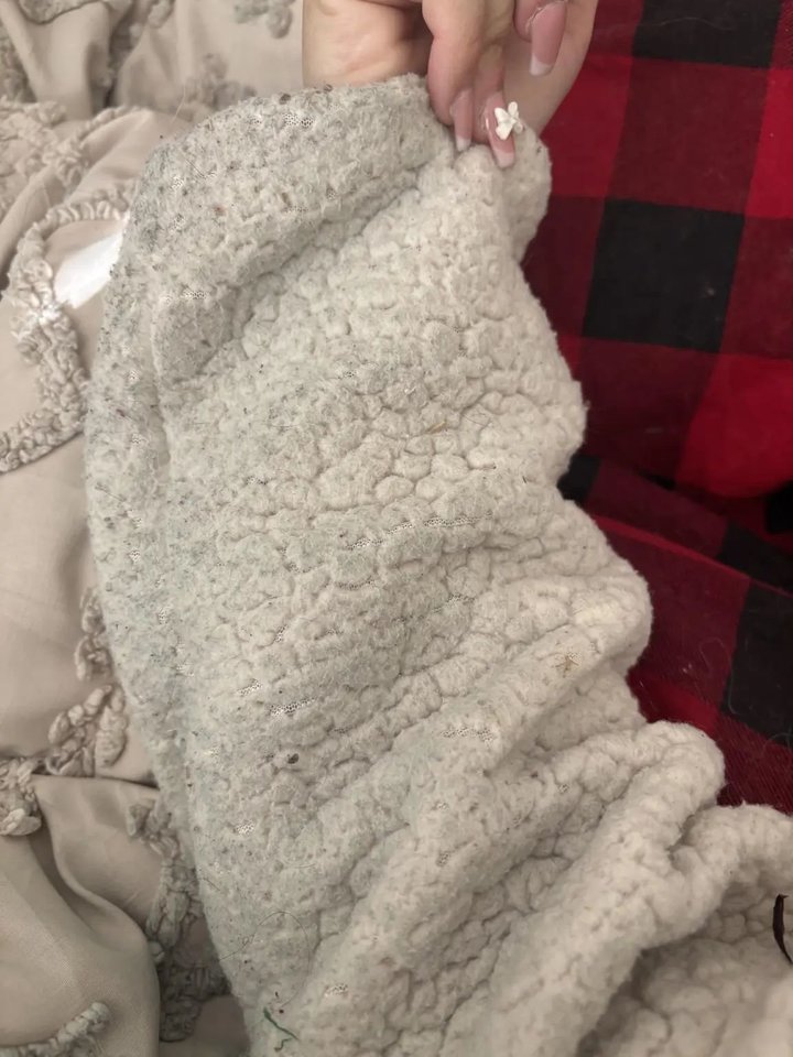 Moteris pastebėjo, kad daiktai namuose įgauna žalsvą atslapvį.<br> Reddit nuotr.