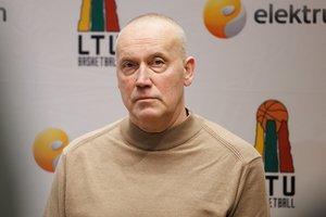 D. Sabonį ir JV skirtinguose penketuose matantis R. Kurtinaitis įgarsino „Ryto“ ir „Žalgirio“ prašymus