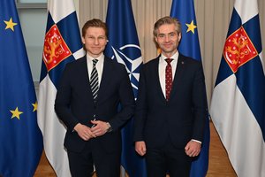 K. Budrys su Suomijos gynybos ministru aptarė gynybos pramonės plėtrą