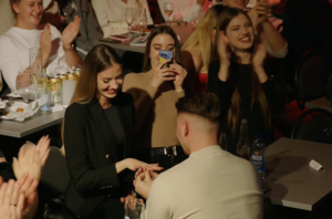 Populiarioje laidoje – netikėtos poros sužadėtuvės: to kaltininkas – žinomas komikas