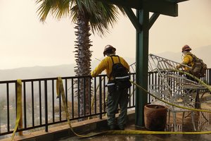 Po apokaliptinių gaisrų Kalifornijoje – perspėjimas apie kol kas smarkiausią šios žiemos audrą