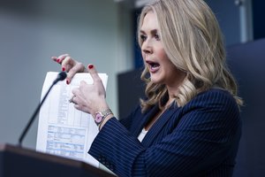 Baltieji rūmai kaltina teisėjus piktnaudžiaujant savo įgaliojimais siekiant blokuoti D. Trumpo veiksmus