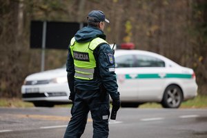 Šiuos vairuotojus siūlo skelbti grėsme nacionaliniam saugumui: nuo nusižengimų neatbaido net kalėjimas
